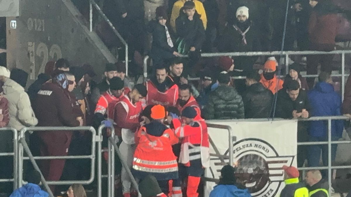 Unui spectator i s-a făcut rău în timpul meciului Rapid - Csikszereda