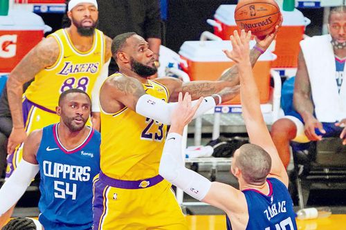 Duelul Lakers - Clippers, din 22 decembrie, a fost adjudecat formația mai slab cotată, 116-109