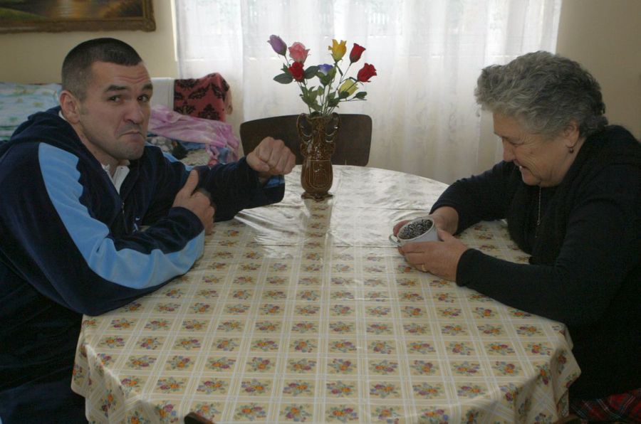 Printre amintiri, cu Moșu' » 16 fotografii vechi comentate de Doroftei în interviul acordat Gazetei: „Dau lovitura cu ele pe Facebook”
