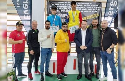 Saly Palapuic, boxerul care trăiește în sărăcie cu mama și sora sa, a devenit campion național la tineret: „Din bani i-am dat și mamei, i-am cumpărat câte ceva și surorii mele”