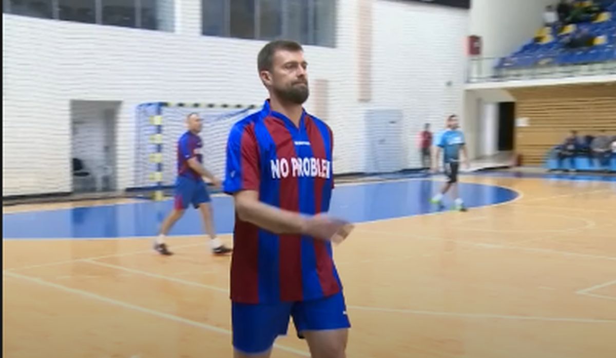 Becali vrea să-l dea afară, dar nu poate! Jucătorul refuză să plece de la FCSB