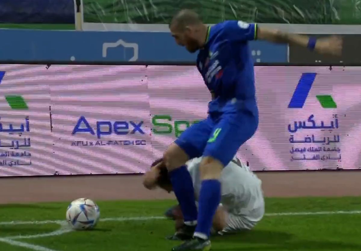 Controversa finalului de an în fotbal » Arbitrii au asistat impasibili la gestul complet lipsit de fair-play