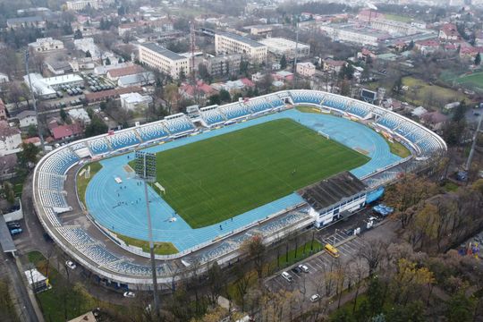 Până la o posibilă nouă arenă, care nu va fi gata mai devreme de 2026, Poli Iași a căutat s-o cosmetizeze pe cea veche, una care are 60 de ani și care își arată bine vârsta.