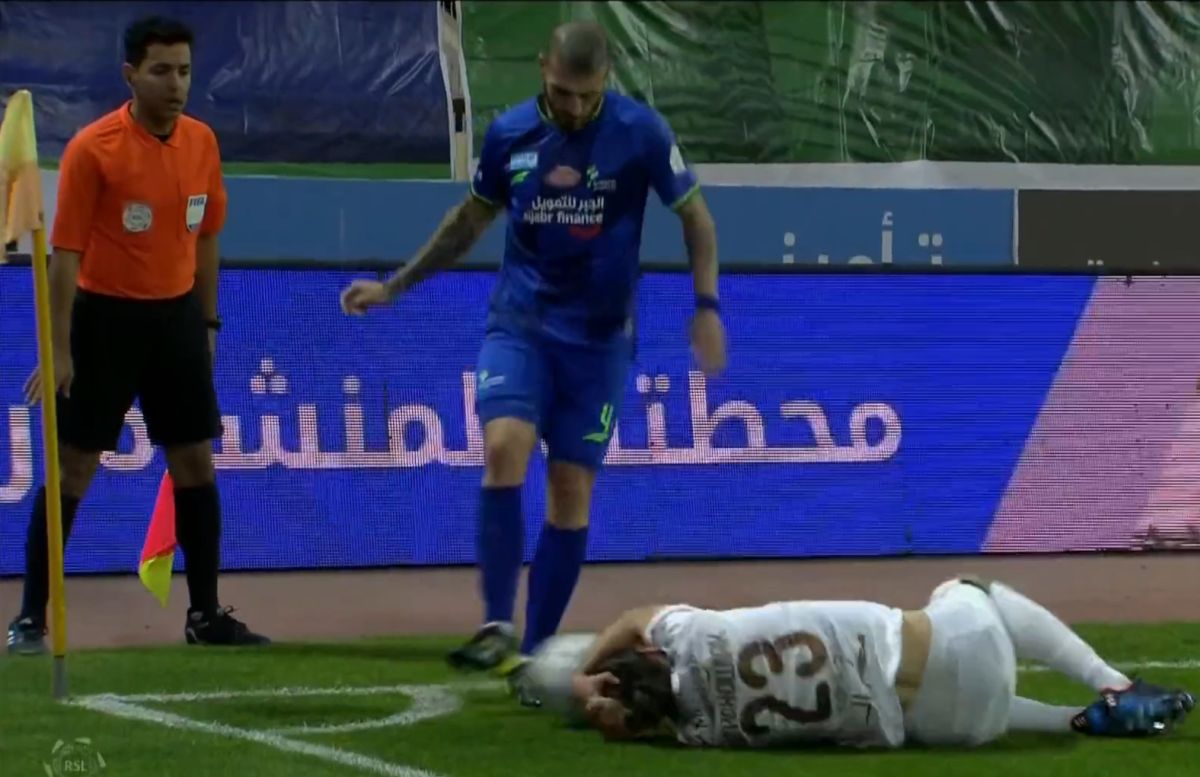 Fran Velez vs. Grzegorz Krychowiak