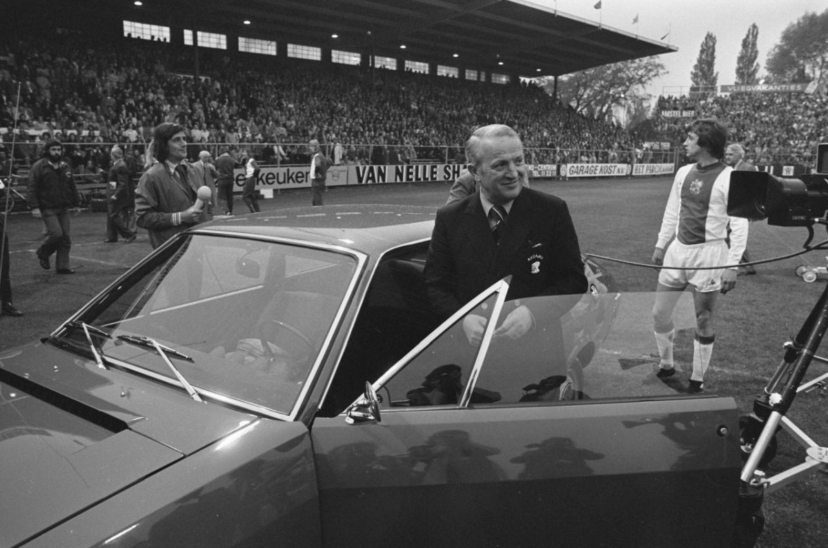 Primul interviu cu Ștefan Covaci în calitate de antrenor al lui Ajax, la 8 luni după ce-i preluase pe „lăncieri”. Era neînvins și dezvăluia lucru fascinante din relația sa cu Cruyff și celelate staruri olandeze