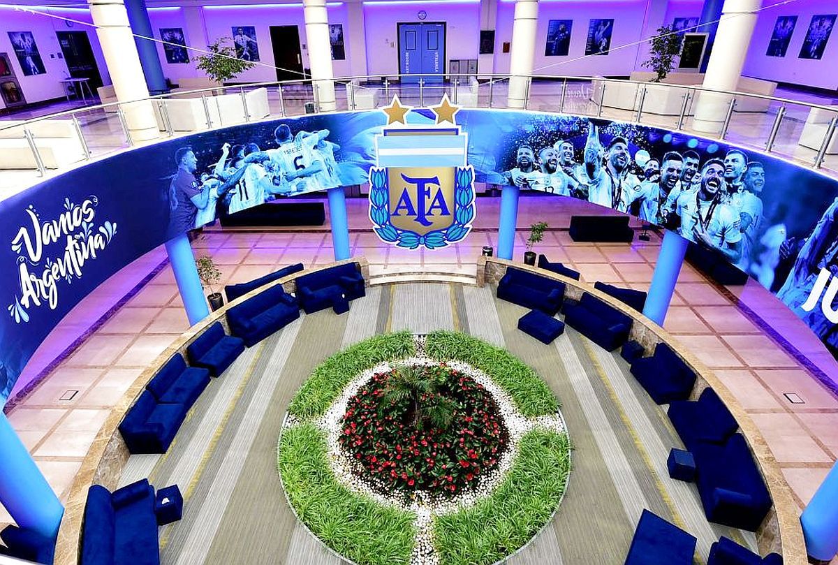 Omagiu pentru zeul fotbalului » Qatarul transformă camera în care a locuit Messi într-un muzeu