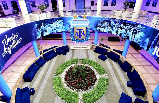 Omagiu pentru zeul fotbalului » Qatarul transformă camera în care a locuit Messi într-un muzeu