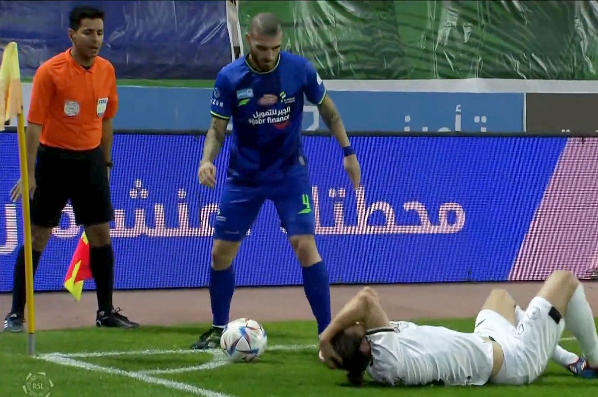 Controversa finalului de an în fotbal » Arbitrii au asistat impasibili la gestul complet lipsit de fair-play