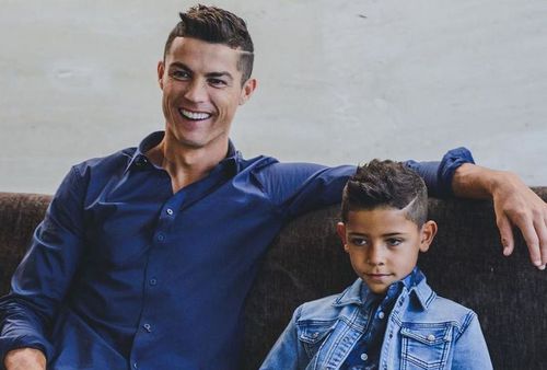 Cristiano Ronaldo Jr. (12 ani) a plecat de la Academia lui Manchester United odată cu tatăl lui și va reveni la Real Madrid.