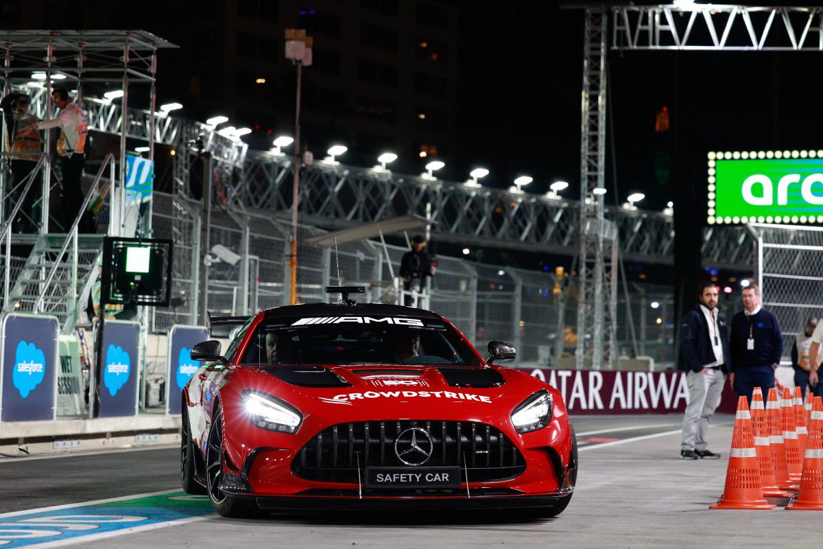 Situație atipică: Max Verstappen, campionul din Formula 1, nu a putut închiria un bolid Mercedes în vacanță