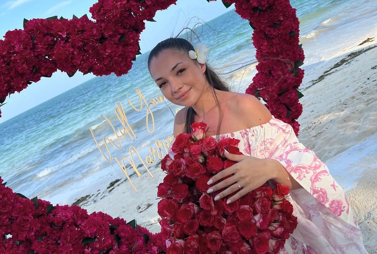 Titularul de la FCSB s-a logodit! A cerut-o de nevastă în vacanță, într-un decor de vis: „Pentru o viață cu tine!”