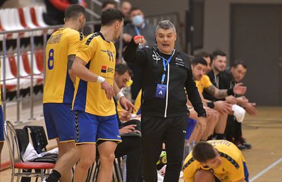 România a revenit fantastic și s-a calificat în finala „Trofeului Carpați 2023” » Xavi Pascual, criză de nervi fără precedent în prima repriză