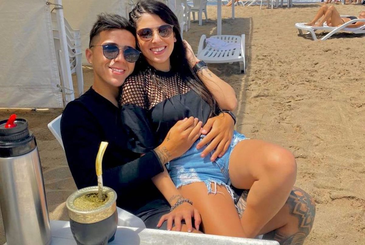 Călătorește 11.000 de km pentru a petrece Revelionul alături de unul dintre cei mai în formă fotbaliști ai campionatului » Se despărțiseră în urmă cu două luni