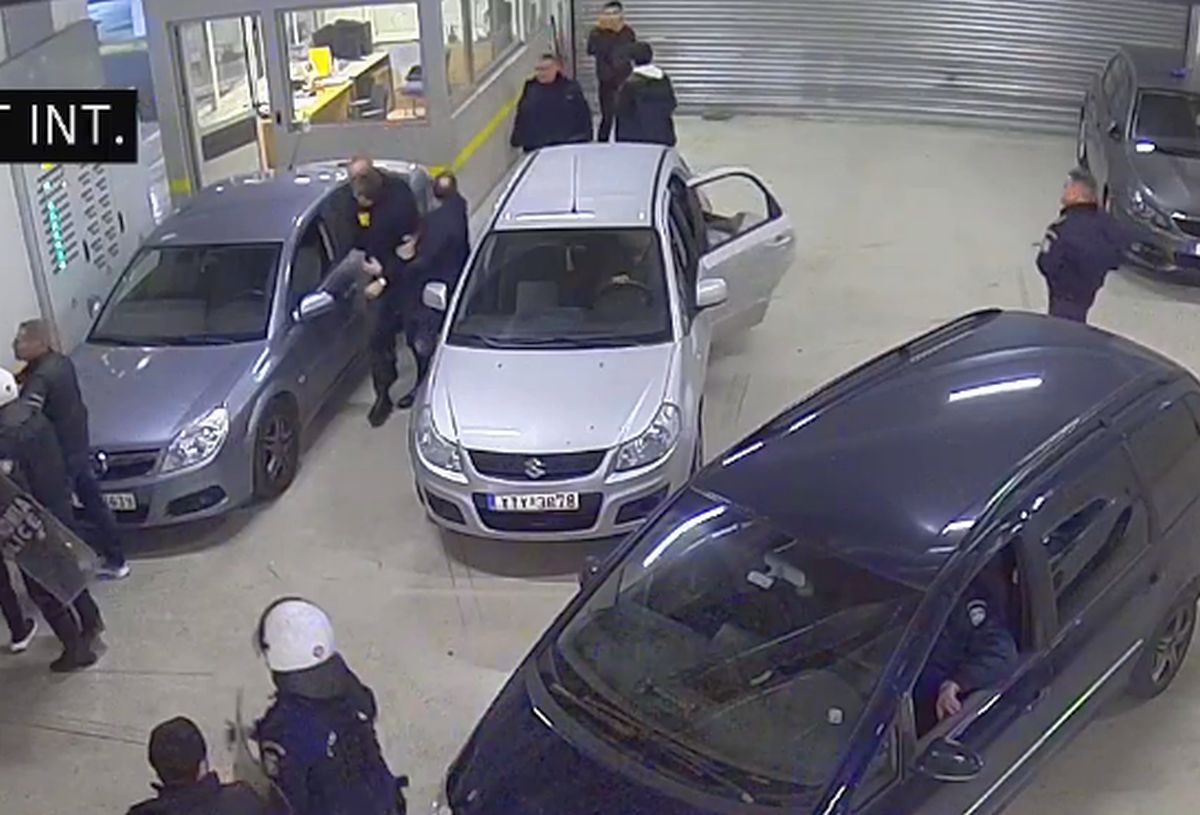 Răzvan Lucescu a comentat scenele reprobabile când a plonjat din autocar: „Spun adevărul și asta nu convine”