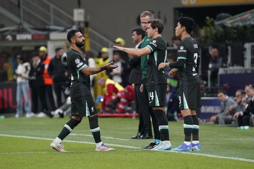 Mohamed Salah, Federico Chiesa și Wataru Endo / Foto: Getty Images