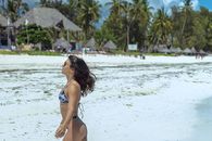 Sportiva română a ajuns în Zanzibar și a trăit un coșmar: „Apă deloc, fără ușă la baie, furnici peste tot. Mi-a «dispărut» și costumul de baie!”