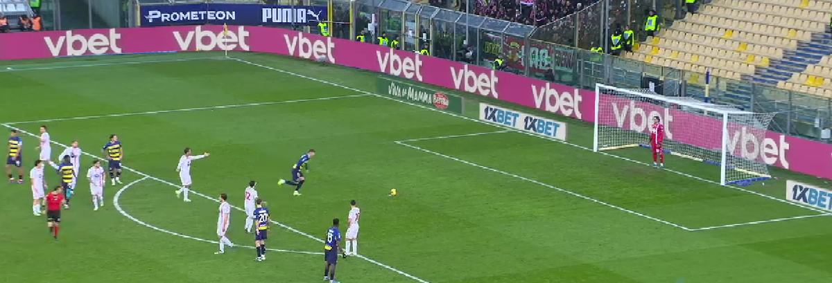 Fază ciudată în Parma - Monza » Colegul lui Man și Mihăilă, băgat în ceață de arbitru