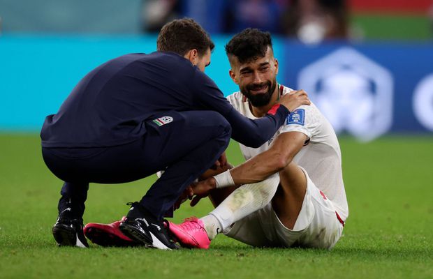 Ce va păți un jucător după gestul făcut în teren înaintea unui meci » Internaționalul a încălcat o lege strictă!