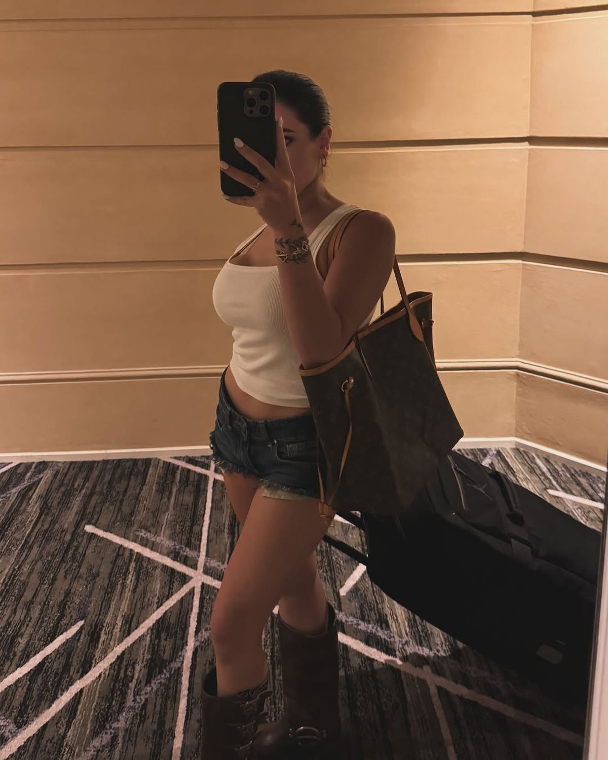 Cel mai bun tânăr jucător de la Mondial are o parteneră pe măsură: Valentina l-a făcut tată la 19 ani!