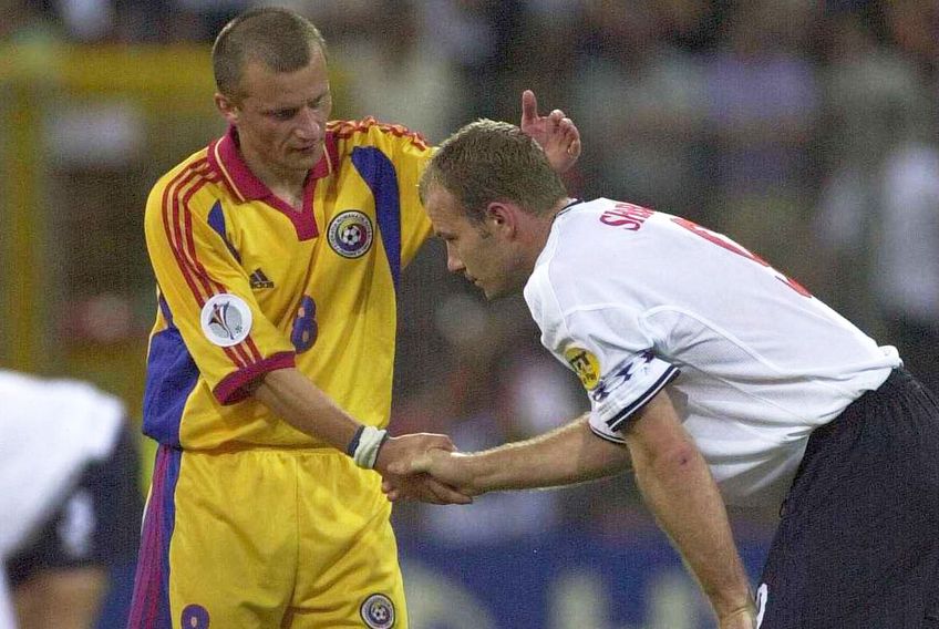 Alan Shearer și Dorinel Munteanu, după meciul Anglia - România de la Euro 2000 // foto: Guliver/gettyimages