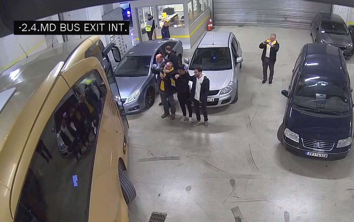 Răzvan Lucescu a comentat scenele reprobabile când a plonjat din autocar: „Spun adevărul și asta nu convine”