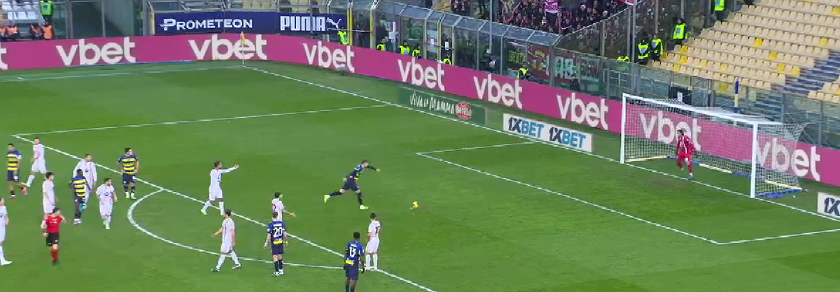 Fază ciudată în Parma - Monza » Colegul lui Man și Mihăilă, băgat în ceață de arbitru