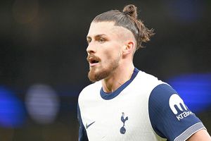 Tottenham vrea să cumpere de la PSG, iar englezii titrează: „Upgrade ireal la Drăgușin, fundașul predispus la erori”