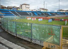 Sanctuarul decăzut al lui Mircea Lucescu! Imagini cu un complex suferind: tencuieli prăbușite, fisuri și două falimente