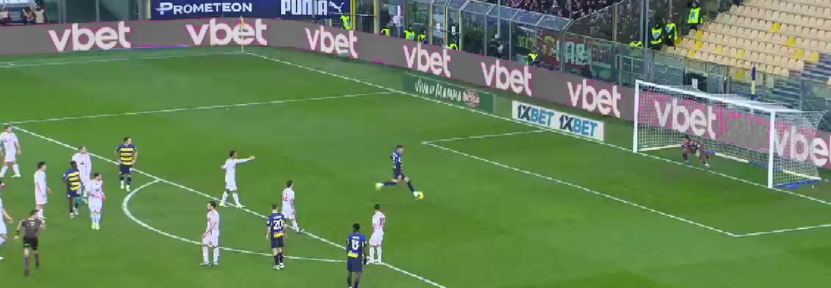 Fază ciudată în Parma - Monza » Colegul lui Man și Mihăilă, băgat în ceață de arbitru