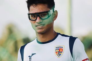 Povestea incredibilă a lui „Edgar Davids de România”: „Mă punea învățătoarea să citesc de pe tablă și nu vedeam din bancă” + „Când am intrat în vestiar cu Immobile, nu mai știam nici să mă încalț”