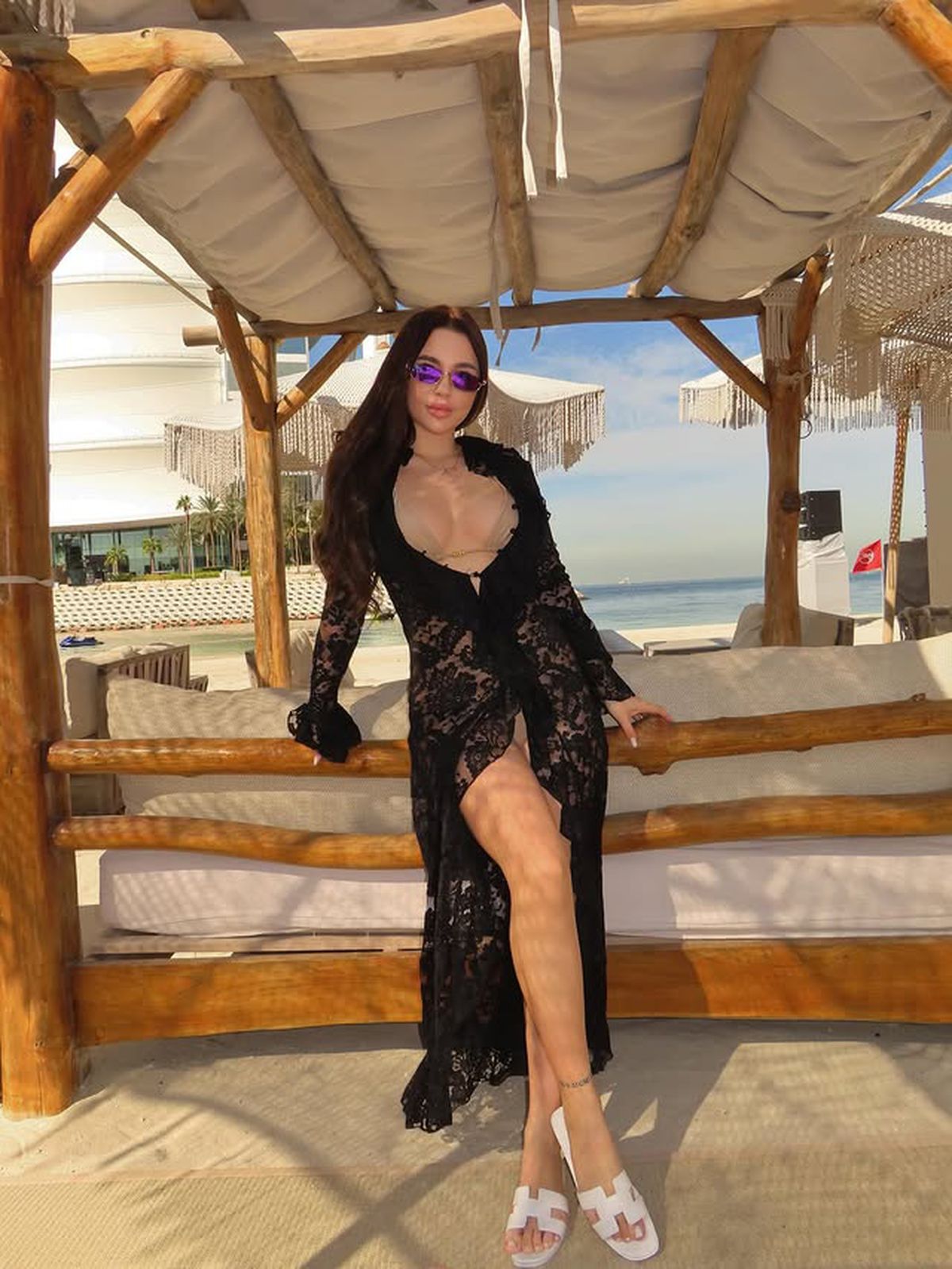 Ziua și cererea în căsătorie » Jucătorul FCSB-ului și-a surprins iubita de sărbători: „Cât de norocoasă pot fi?”