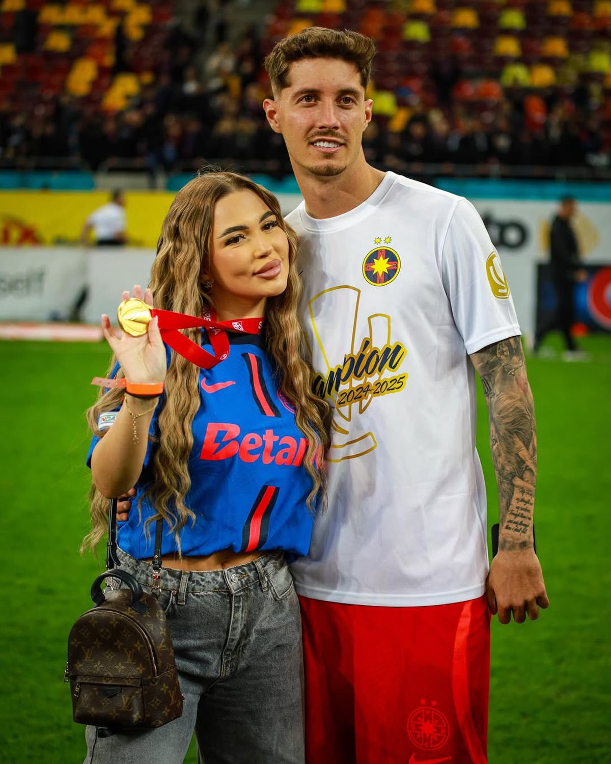 Ziua și cererea în căsătorie » Jucătorul FCSB-ului și-a surprins iubita de sărbători: „Cât de norocoasă pot fi?”