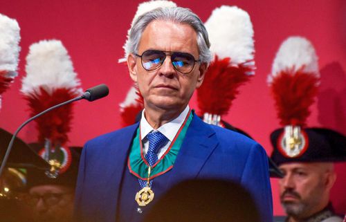 ARTĂ ȘI SPORT Andrea Bocelli a orbit definitiv în urma unei lovituri pe terenul de fotbal! Un episod special din seria Artă și Sport