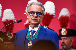 Andrea Bocelli a orbit definitiv în urma unei lovituri pe terenul de fotbal! Un episod special din seria Artă și Sport