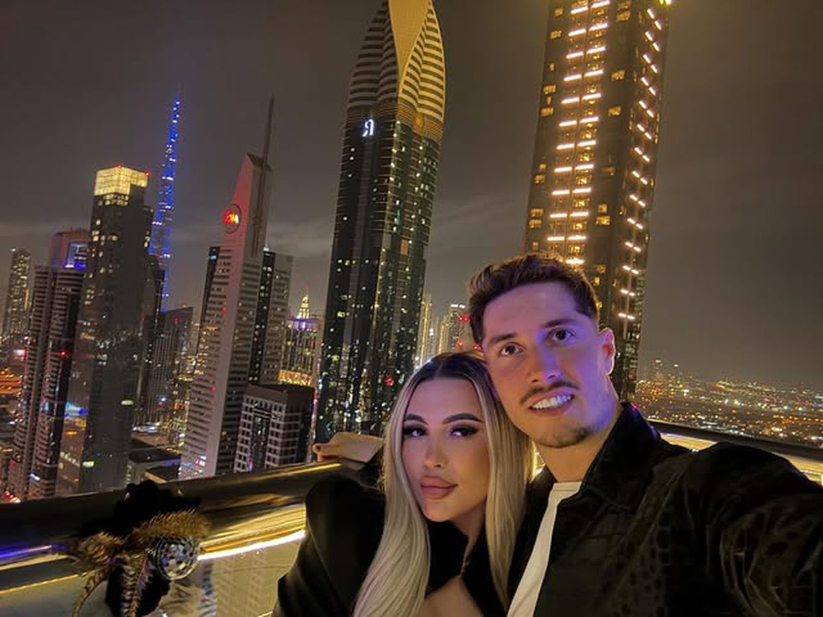 Ziua și cererea în căsătorie » Jucătorul FCSB-ului și-a surprins iubita de sărbători: „Cât de norocoasă pot fi?”