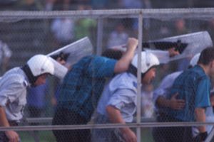 „Unul mușca din gratii! Ziceau că ne omoară” » Dezvăluiri după un meci cu cântec din România: „Au dedus că noi le-am dat meciul”