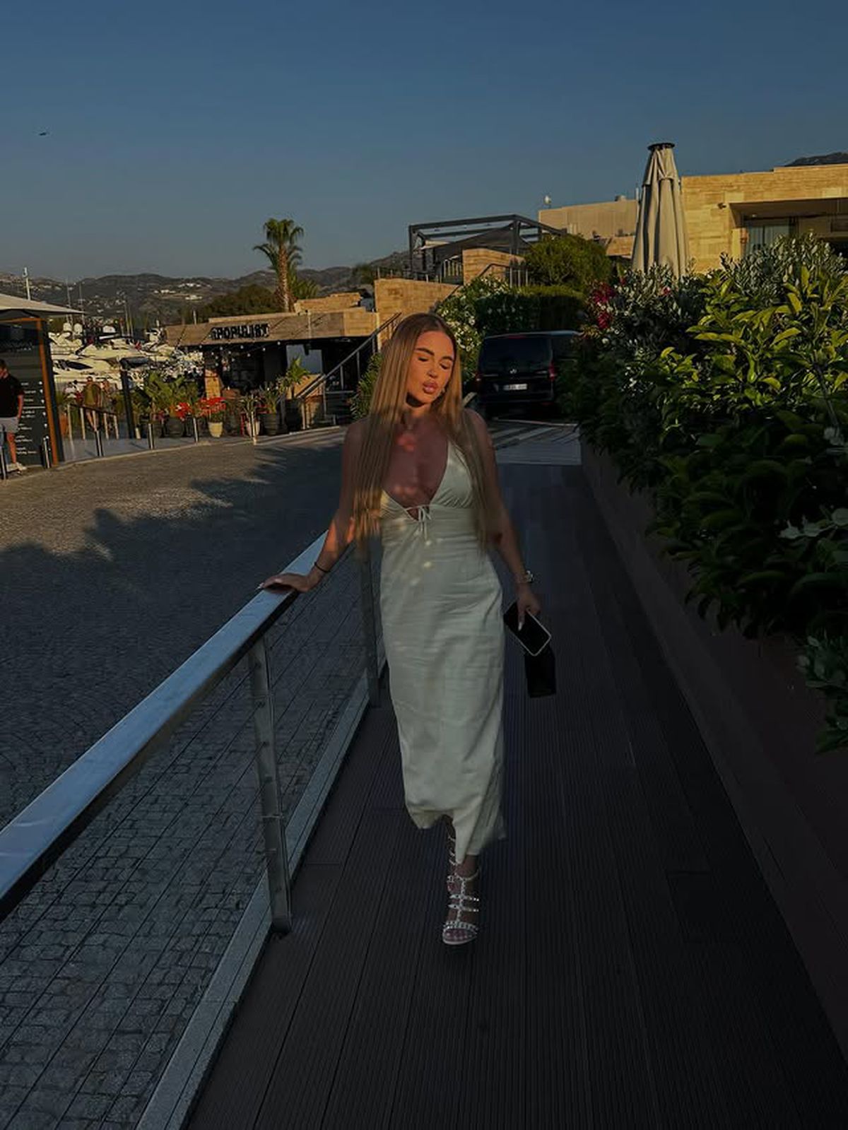 Ziua și cererea în căsătorie » Jucătorul FCSB-ului și-a surprins iubita de sărbători: „Cât de norocoasă pot fi?”