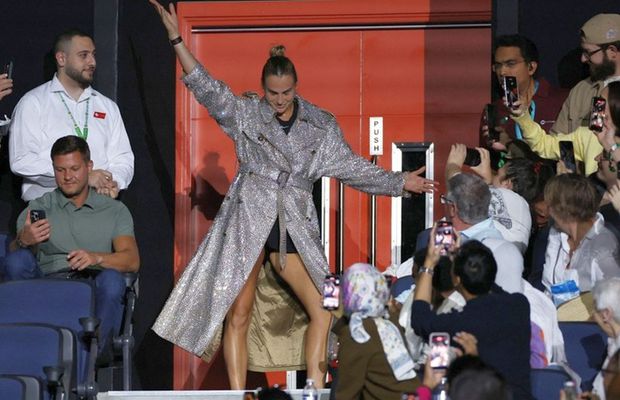 Ciocnirea Sabalenka - Kyrgios, prima „Bătălie a sexelor” din acest secol, tranșată în 77 de minute » Aryna, intrare de zile mari: „Pregătisem altceva”