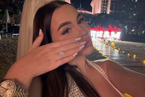 Ziua și cererea în căsătorie » Jucătorul FCSB-ului și-a surprins iubita de sărbători: „Cât de norocoasă pot fi?”