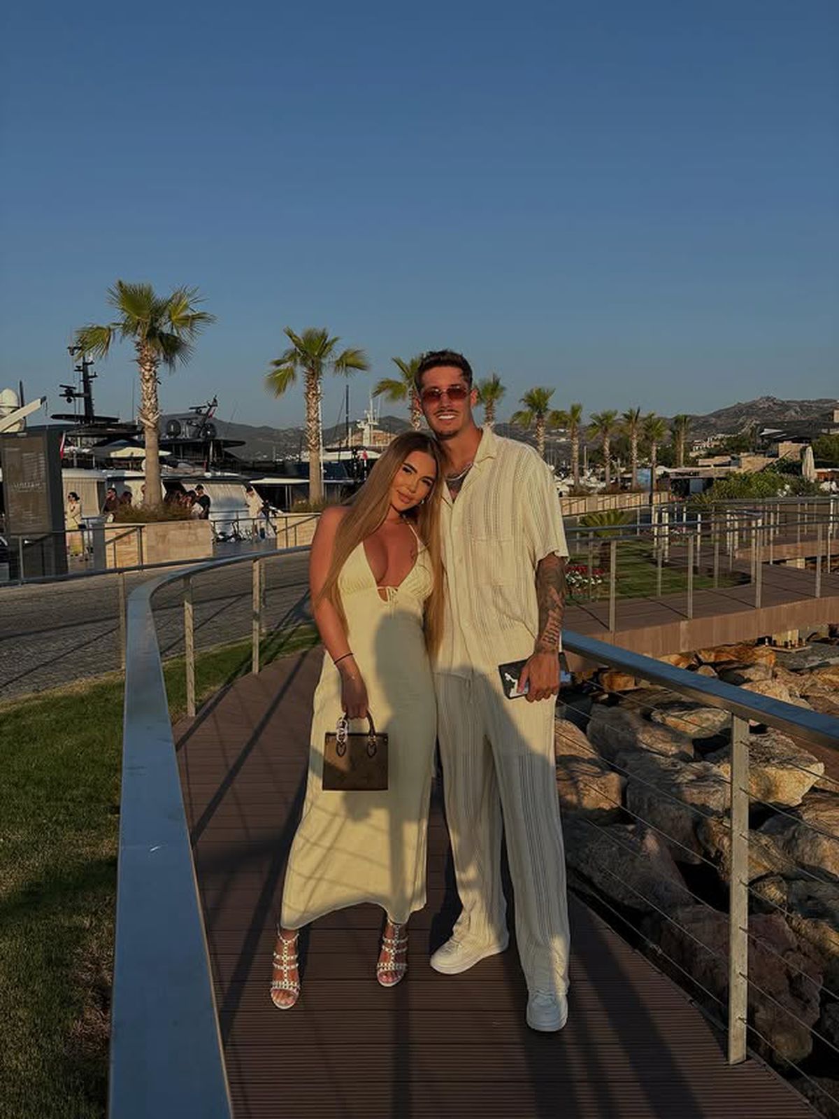 Ziua și cererea în căsătorie » Jucătorul FCSB-ului și-a surprins iubita de sărbători: „Cât de norocoasă pot fi?”