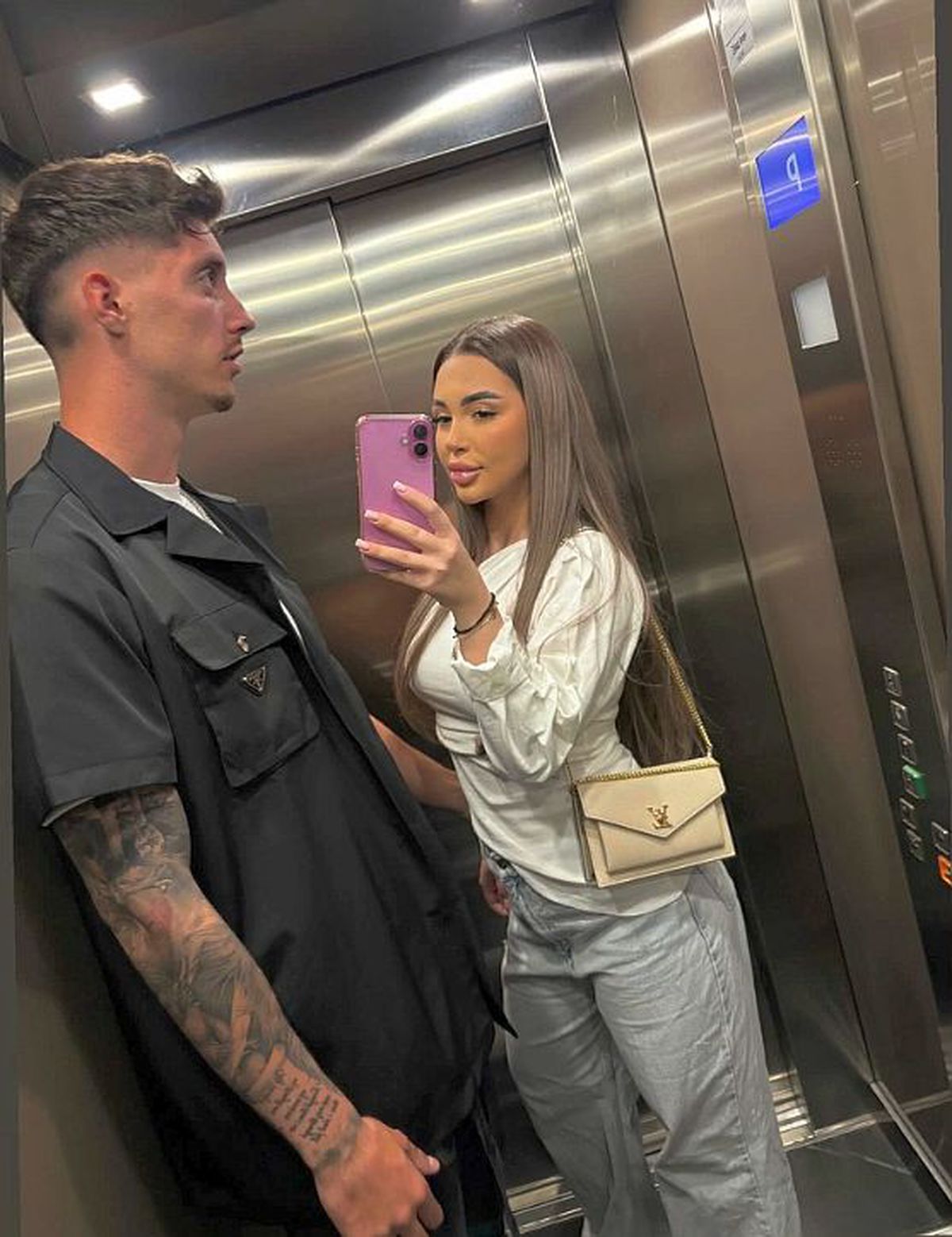 Ziua și cererea în căsătorie » Jucătorul FCSB-ului și-a surprins iubita de sărbători: „Cât de norocoasă pot fi?”