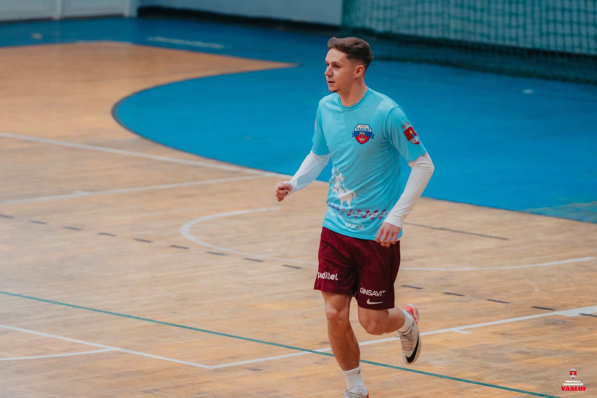 A schimbat tricoul! Cum a apărut Louis Munteanu la 48 de ore de la marea controversă cu echipamentul celor de la FCSB