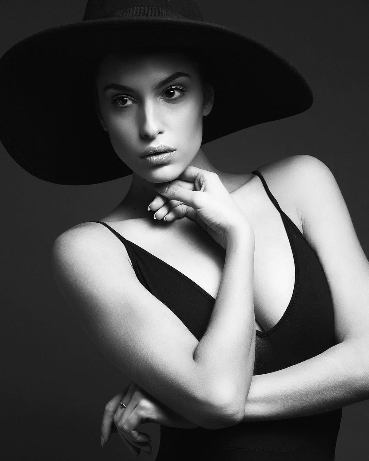 GALERIE FOTO E răvășitoare! Borriello și Verratti se ceartă pentru Jessica, un manechin care încântă Instagramul!