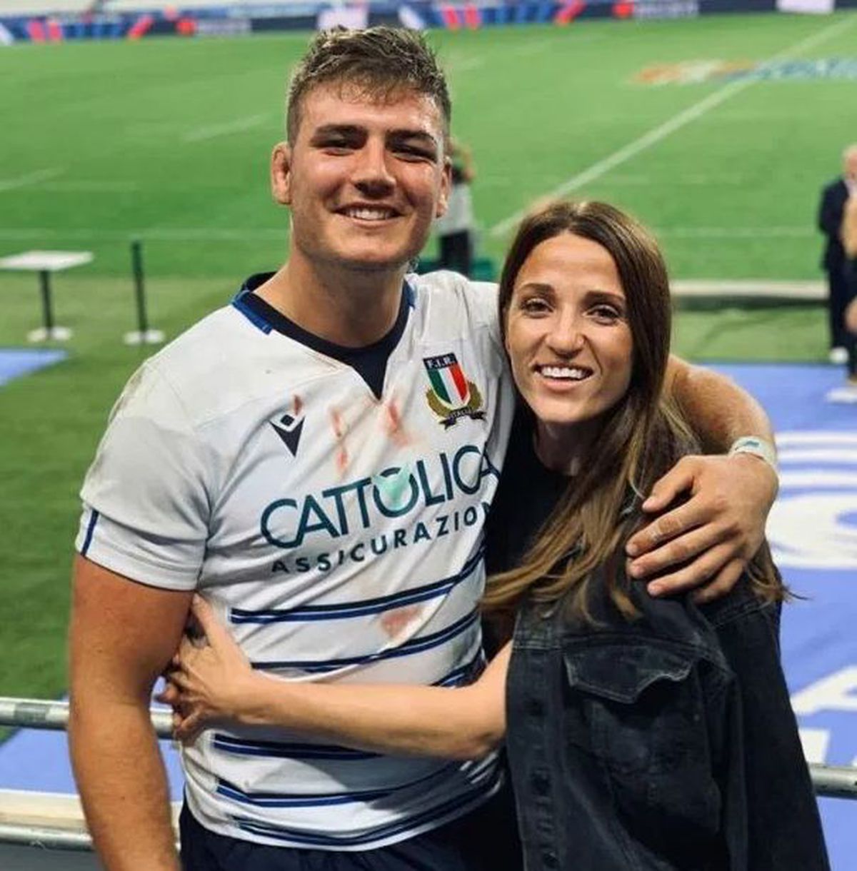 FOTO WOOOW Iubitele rugbiștilor italieni fac senzație la Turneul Celor Șase Națiuni