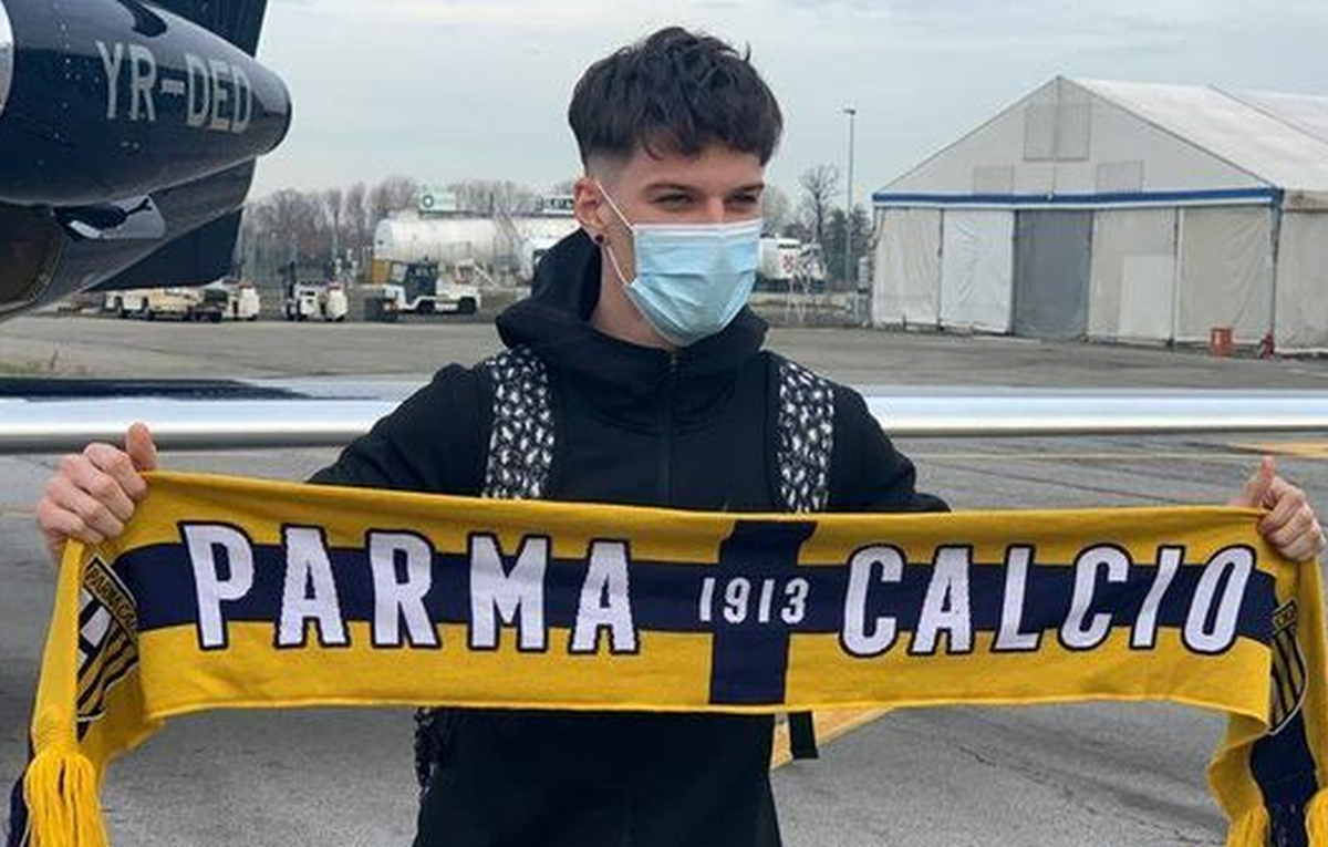 OFICIAL. Dennis Man, prezentat la Parma! Reacția lui Mihăilă