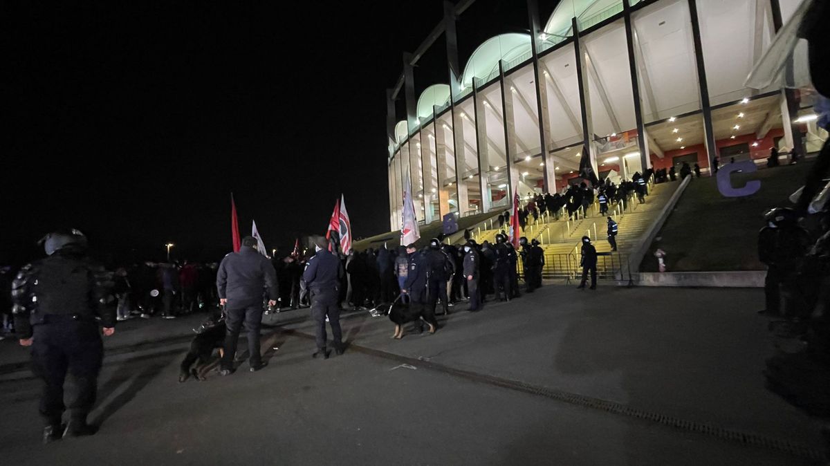 FOTO Rapid - UTA, suporteri, înainte de meci