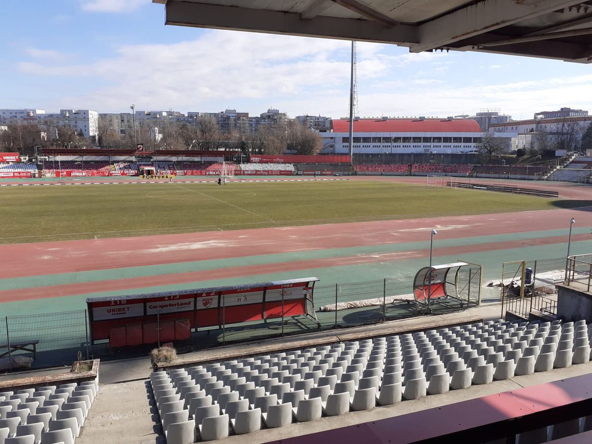 Gazonul de pe stadionul „Ștefan cel Mare” înainte de Dinamo - FCSB