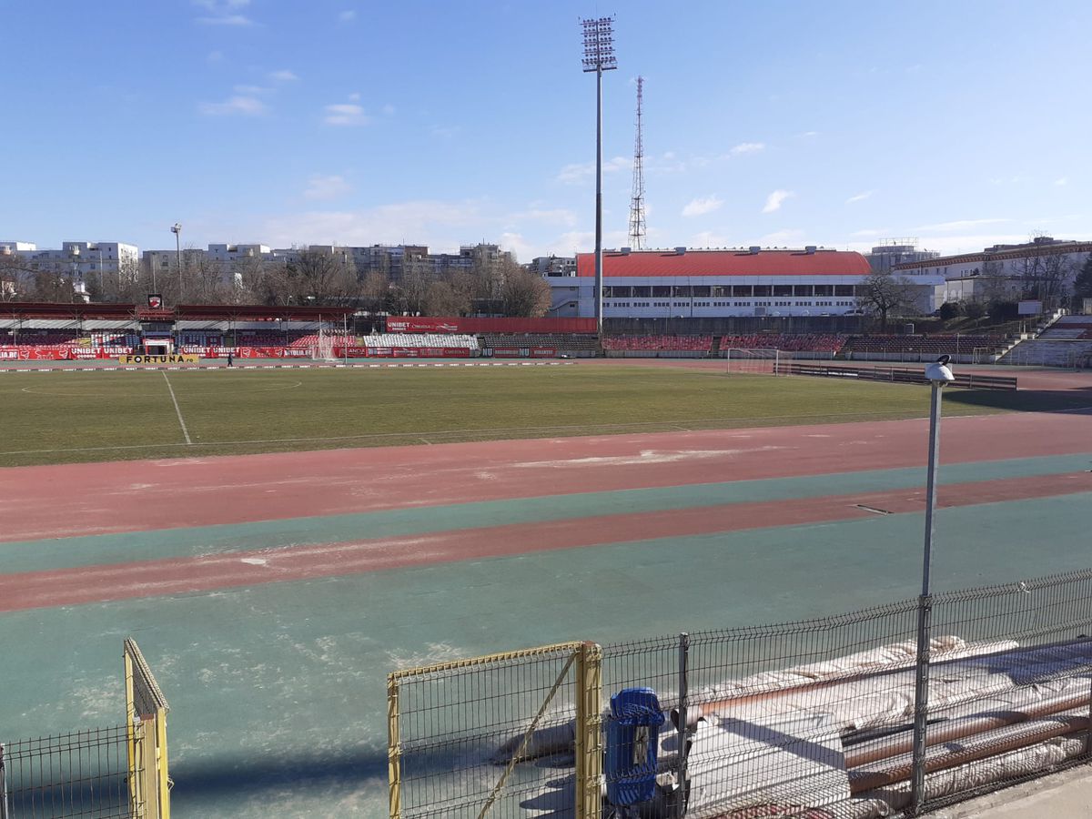 Gazonul de pe stadionul „Ștefan cel Mare” înainte de Dinamo - FCSB