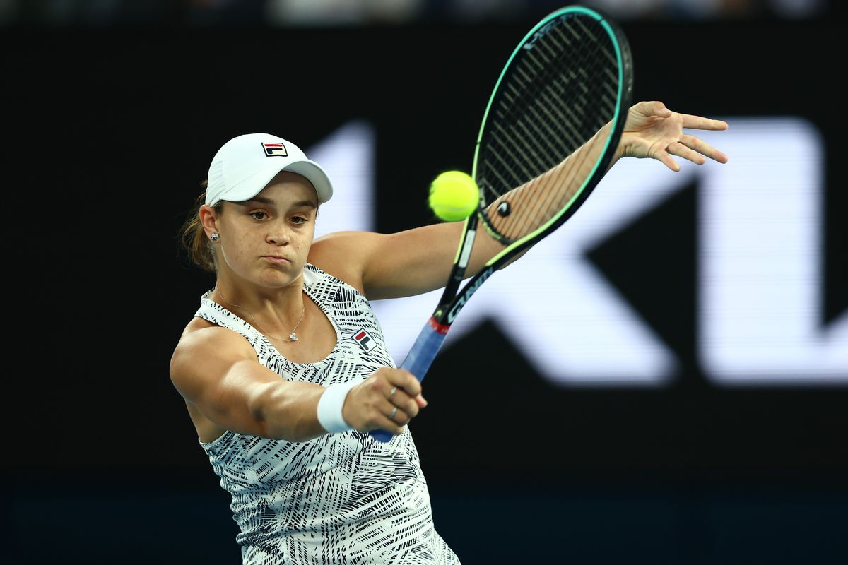 Dezvăluiri tari în cartea lui Barty » Halep i-a dat primul mesaj după titlul de la Wimbledon: „Am știut cu cine am de-a face!” + cu ce jucătoare de top avea „o relație complicată”