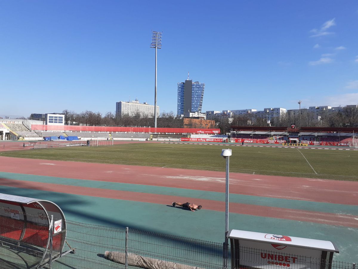 Gazonul de pe stadionul „Ștefan cel Mare” înainte de Dinamo - FCSB